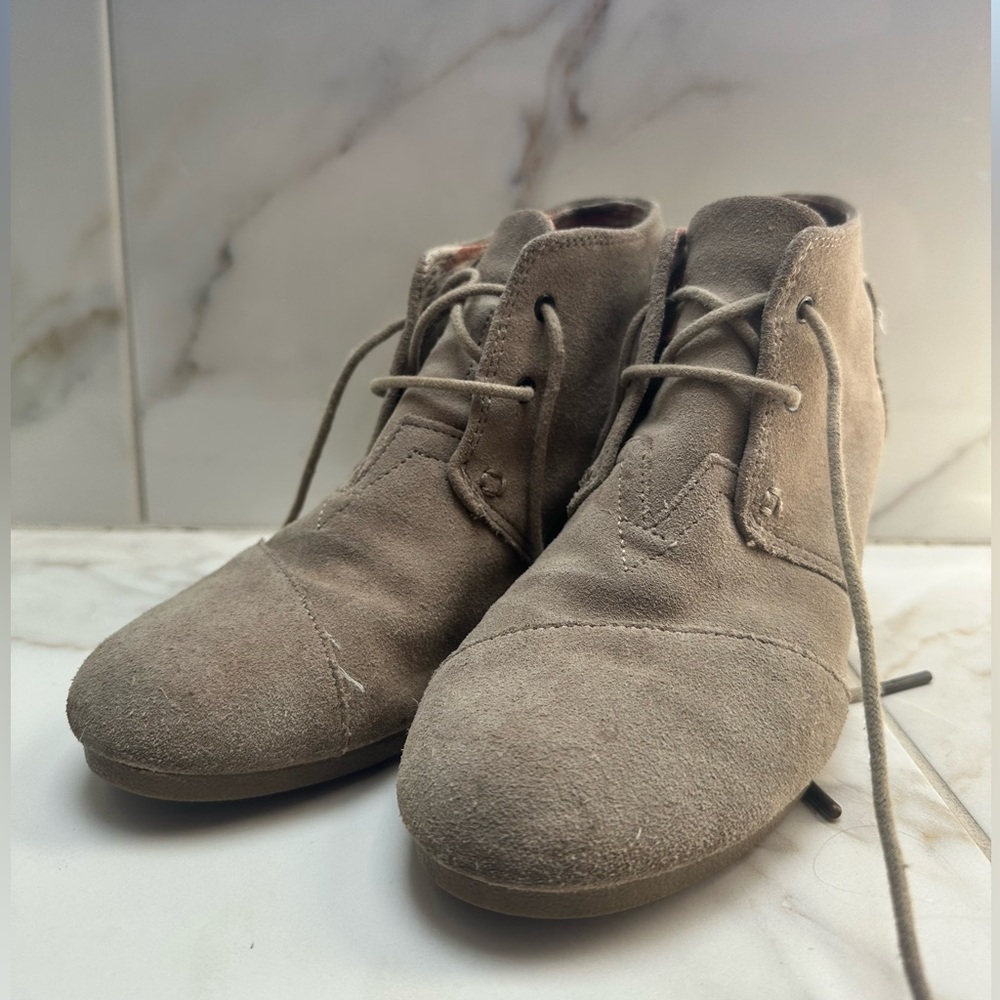 Toms Tan suede booties